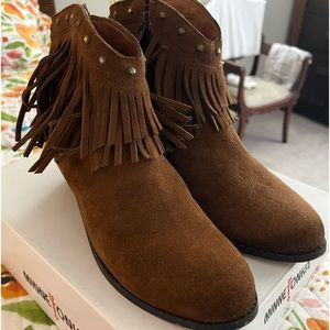 Minnetonka tan suede fringe booties